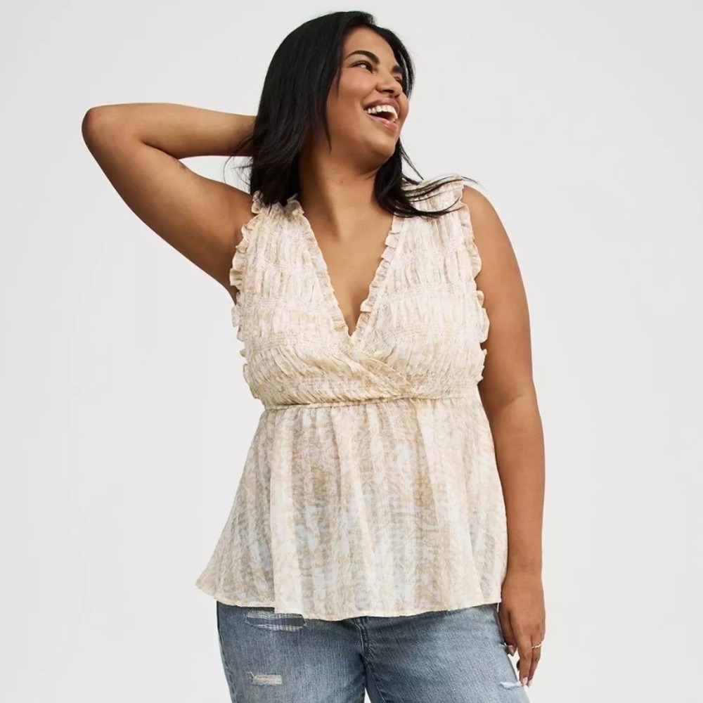 Torrid Beige Cream Cottagecore Boho Smocked Surplice Sleeveless Top Size 5 5X